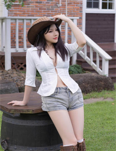 娇乳欲女H奶汁翘