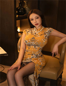 底片上的女人
